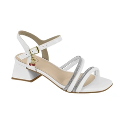 Sandália com Salto Baixo e Detalhe em Cereja - Branco com Prata